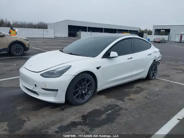 5YJ3E1EB6MF990366 2021 TESLA MODEL 3 - Image 2