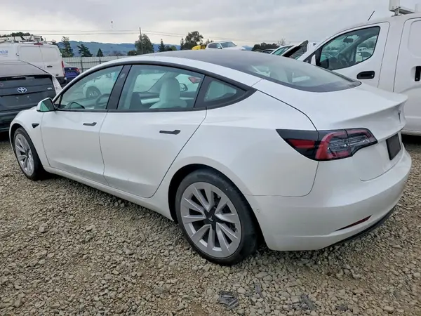 5YJ3E1EB6MF999617 2021 TESLA MODEL 3 - Image 2