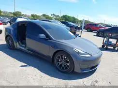5YJ3E1EB6NF105861 2022 TESLA MODEL 3