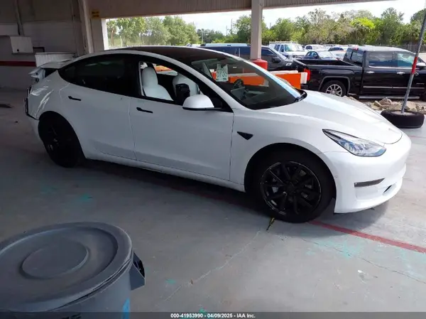 5YJ3E1EB6NF115533 2022 TESLA MODEL 3 - Image 1