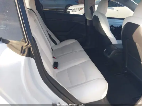 5YJ3E1EB6NF137113 2022 TESLA MODEL 3 - Image 8