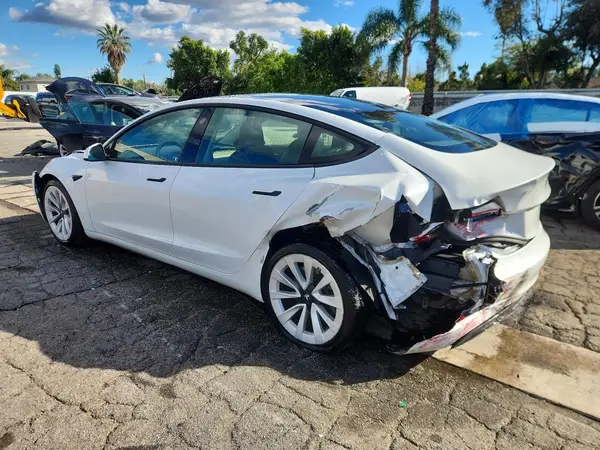 5YJ3E1EB6NF157782 2022 TESLA MODEL 3 - Image 2