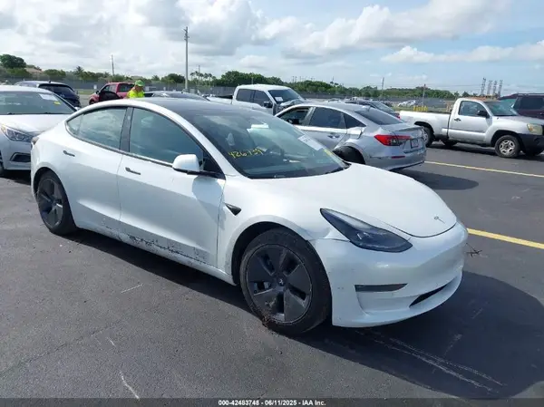 5YJ3E1EB6NF168930 2022 TESLA MODEL 3 - Image 1