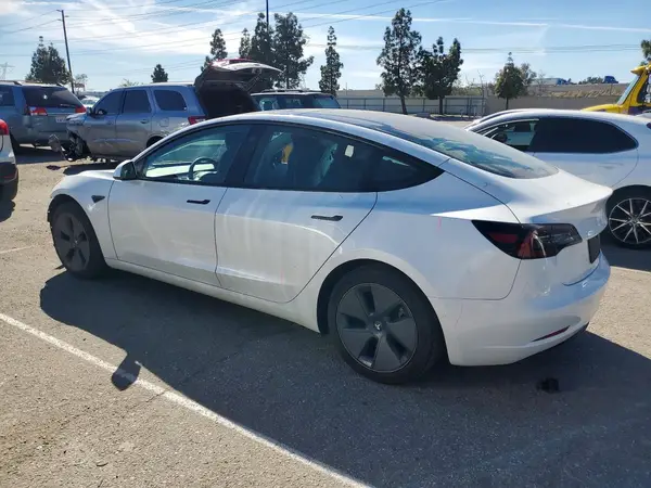 5YJ3E1EB6NF180575 2022 TESLA MODEL 3 - Image 2
