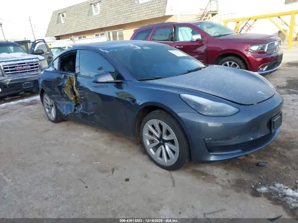 5YJ3E1EB6NF185128 2022 TESLA MODEL 3 - Image 1