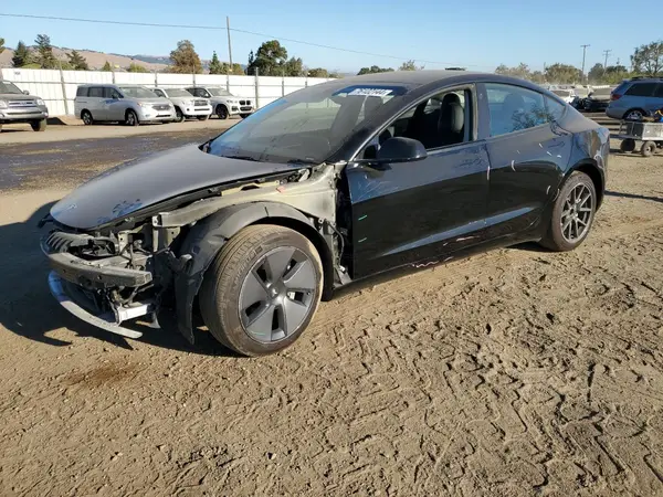 5YJ3E1EB6NF198106 2022 TESLA MODEL 3 - Image 1