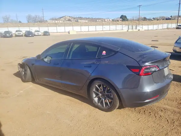 5YJ3E1EB6NF202302 2022 TESLA MODEL 3 - Image 2