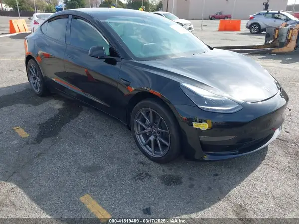 5YJ3E1EB6NF233131 2022 TESLA MODEL 3 - Image 1