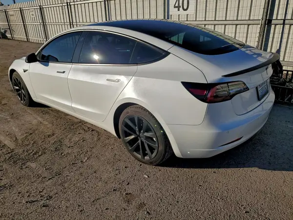 5YJ3E1EB6NF240354 2022 TESLA MODEL 3 - Image 2