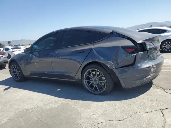 5YJ3E1EB6NF240886 2022 TESLA MODEL 3 - Image 2