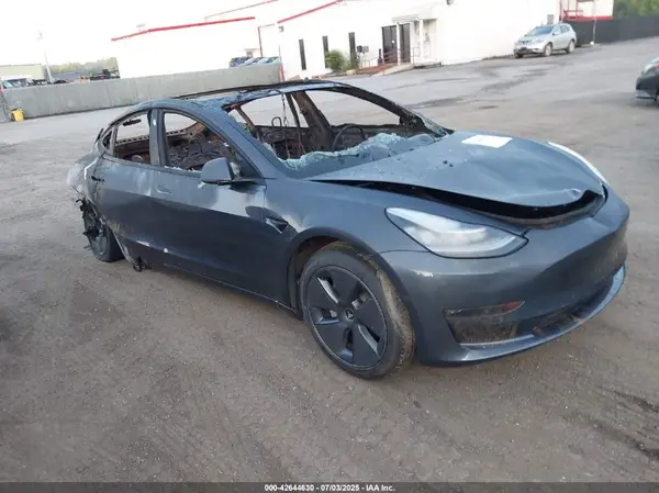 5YJ3E1EB6NF242444 2022 TESLA MODEL 3 - Image 1