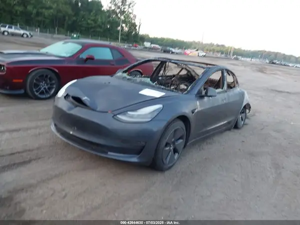5YJ3E1EB6NF242444 2022 TESLA MODEL 3 - Image 2