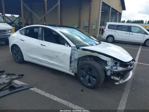 5YJ3E1EB6NF250964 2022 TESLA MODEL 3 - Image 1