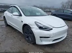 5YJ3E1EB6NF272009 2022 TESLA MODEL 3