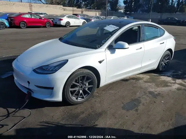 5YJ3E1EB6NF297833 2022 TESLA MODEL 3 - Image 2