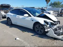 5YJ3E1EB6NF323749 2022 TESLA MODEL 3