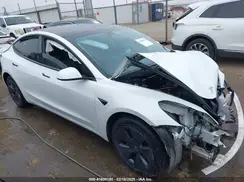 5YJ3E1EB6NF332418 2022 TESLA MODEL 3