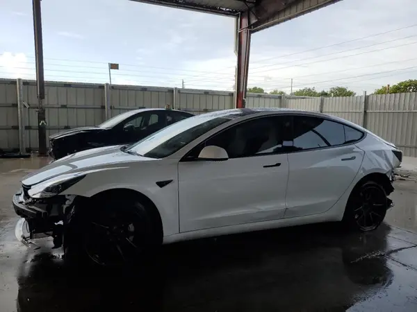 5YJ3E1EB6NF351602 2022 TESLA MODEL 3 - Image 1