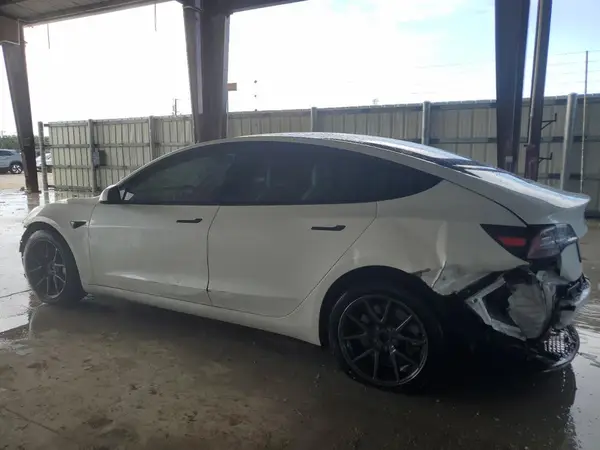 5YJ3E1EB6NF351602 2022 TESLA MODEL 3 - Image 2
