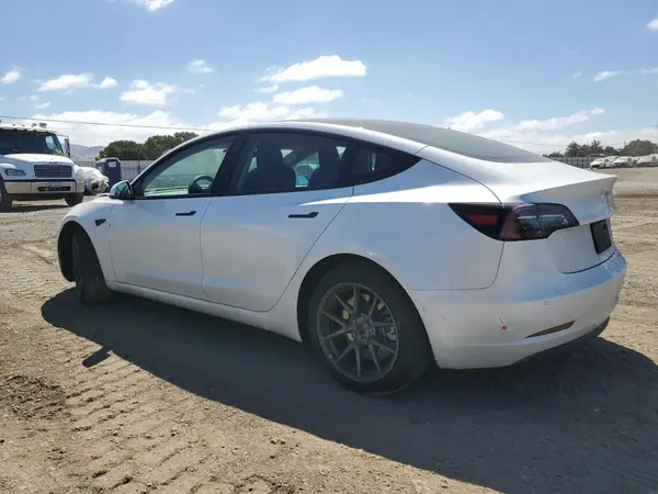 5YJ3E1EB6NF354645 2022 TESLA MODEL 3 - Image 2