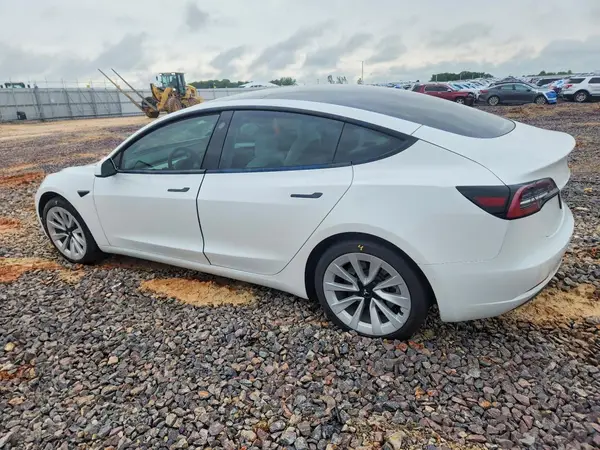 5YJ3E1EB6NF359893 2022 TESLA MODEL 3 - Image 2