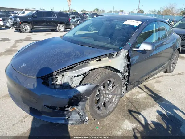 5YJ3E1EB6PF692615 2023 TESLA MODEL 3 - Image 2