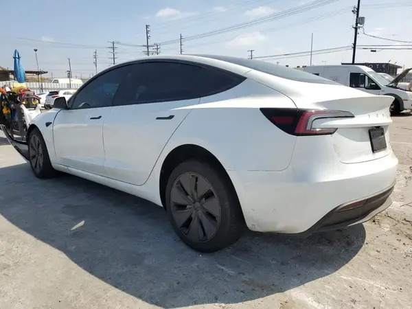 5YJ3E1EB6SF015590 2025 TESLA MODEL 3 - Image 2