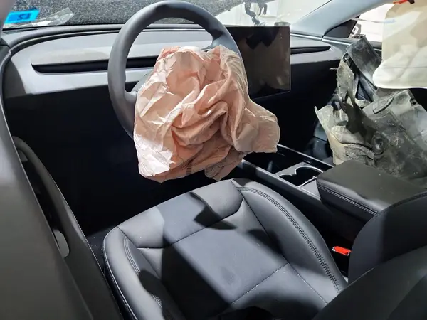 5YJ3E1EB6SF020563 2025 TESLA MODEL 3 - Image 8