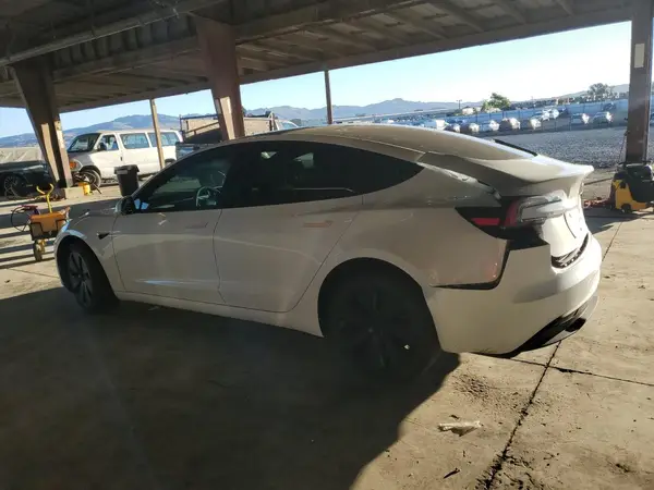 5YJ3E1EB6SF879068 2025 TESLA MODEL 3 - Image 2