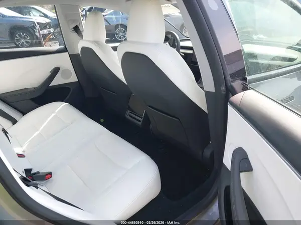 5YJ3E1EB6SF882438 2025 TESLA MODEL 3 - Image 8