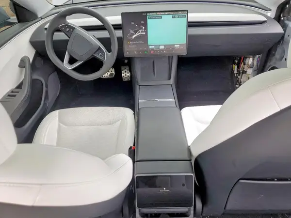 5YJ3E1EB6SF886540 2025 TESLA MODEL 3 - Image 8