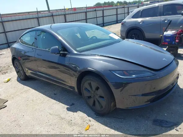5YJ3E1EB6SF924607 2025 TESLA MODEL 3 - Image 1