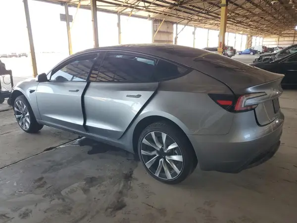 5YJ3E1EB6SF935588 2025 TESLA MODEL 3 - Image 2