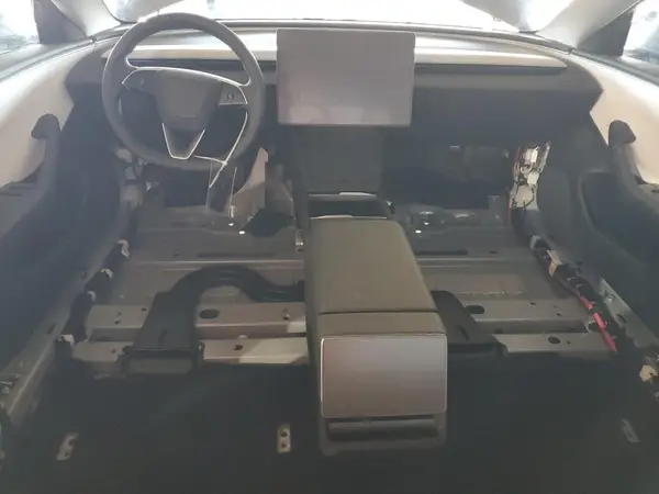 5YJ3E1EB6SF935588 2025 TESLA MODEL 3 - Image 8