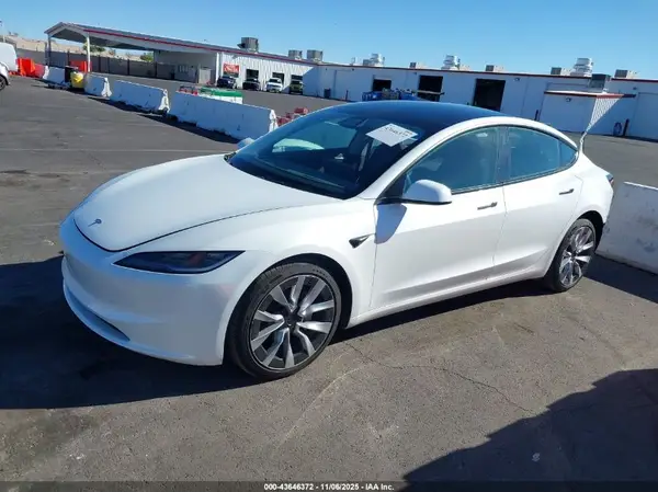 5YJ3E1EB6SF938863 2025 TESLA MODEL 3 - Image 2