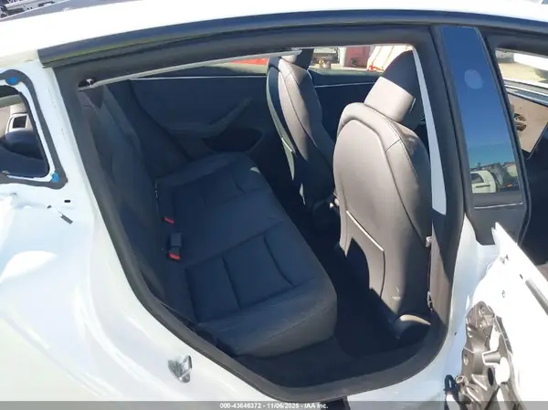 5YJ3E1EB6SF938863 2025 TESLA MODEL 3 - Image 8