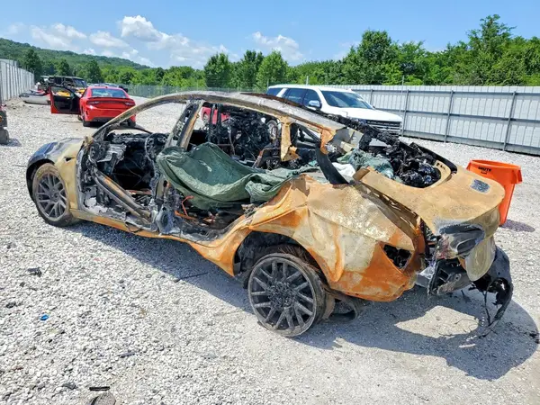 5YJ3E1EB6SF980823 2025 TESLA MODEL 3 - Image 2