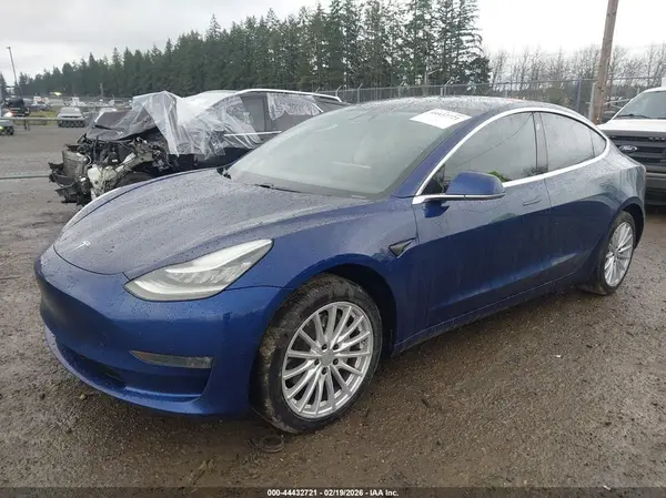 5YJ3E1EB7JF063582 2018 TESLA MODEL 3 - Image 2