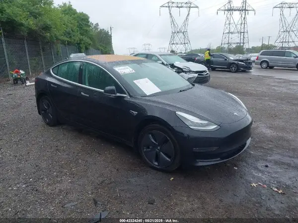5YJ3E1EB7JF070600 2018 TESLA MODEL 3 - Image 1