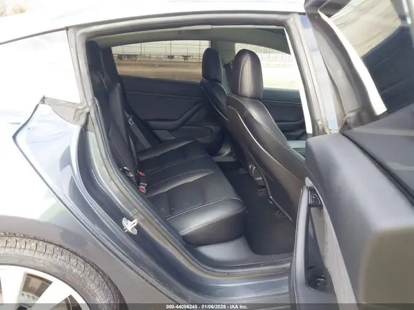5YJ3E1EB7JF073092 2018 TESLA MODEL 3 - Image 8