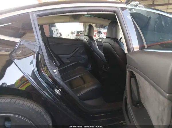 5YJ3E1EB7JF073268 2018 TESLA MODEL 3 - Image 8