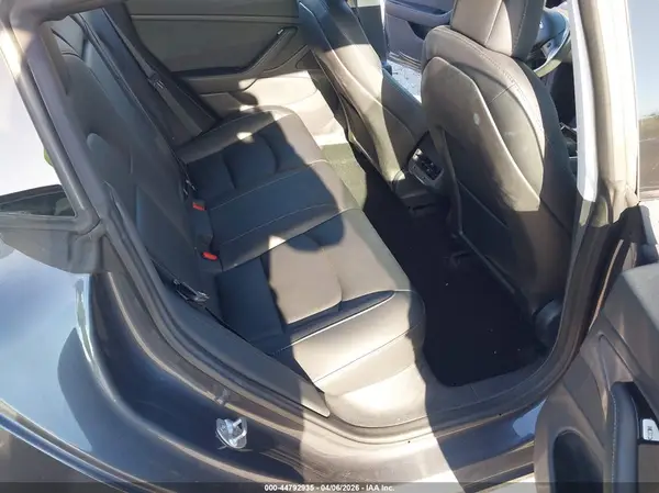 5YJ3E1EB7JF083217 2018 TESLA MODEL 3 - Image 8