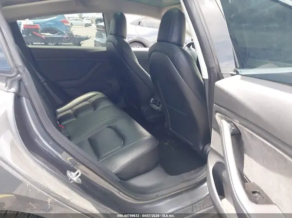 5YJ3E1EB7JF083279 2018 TESLA MODEL 3 - Image 8