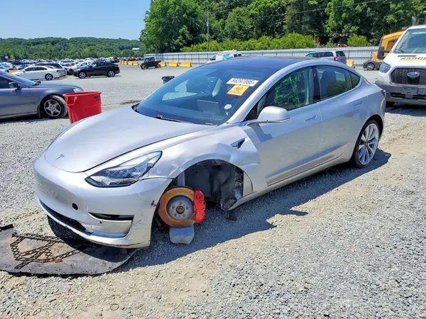 5YJ3E1EB7JF083329 2018 TESLA MODEL 3 - Image 1