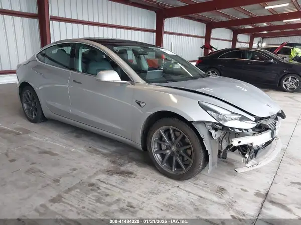 5YJ3E1EB7JF089955 2018 TESLA MODEL 3 - Image 1