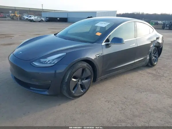 5YJ3E1EB7JF090636 2018 TESLA MODEL 3 - Image 2