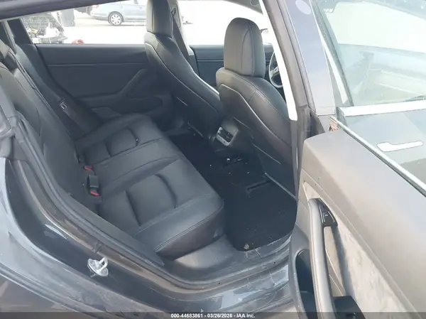 5YJ3E1EB7JF090636 2018 TESLA MODEL 3 - Image 8