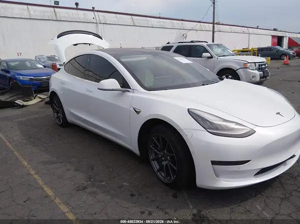 5YJ3E1EB7JF096923 2018 TESLA MODEL 3 - Image 1