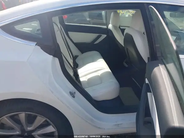 5YJ3E1EB7JF098090 2018 TESLA MODEL 3 - Image 8