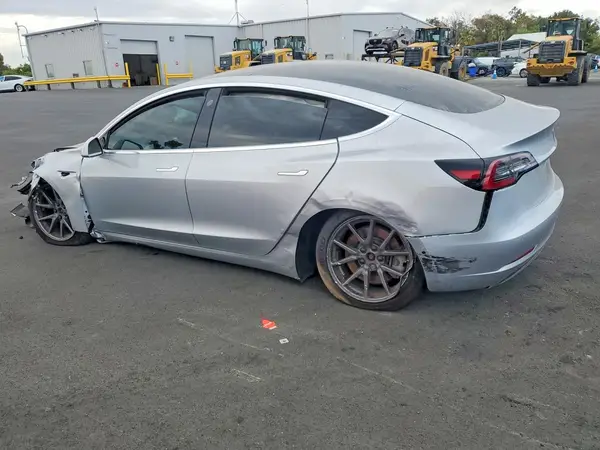 5YJ3E1EB7JF099515 2018 TESLA MODEL 3 - Image 2